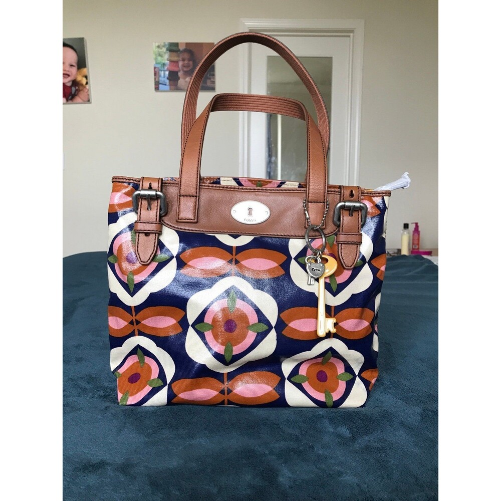 Fossil oilcloth keyper key.Per tote with floral design